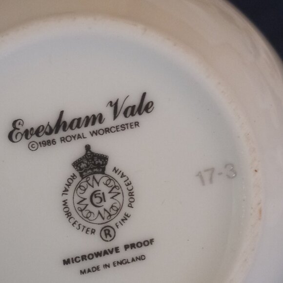 Royal Worcester Evesham Vale Cup &Saucer Set of Four...... - Picture 10 of 11